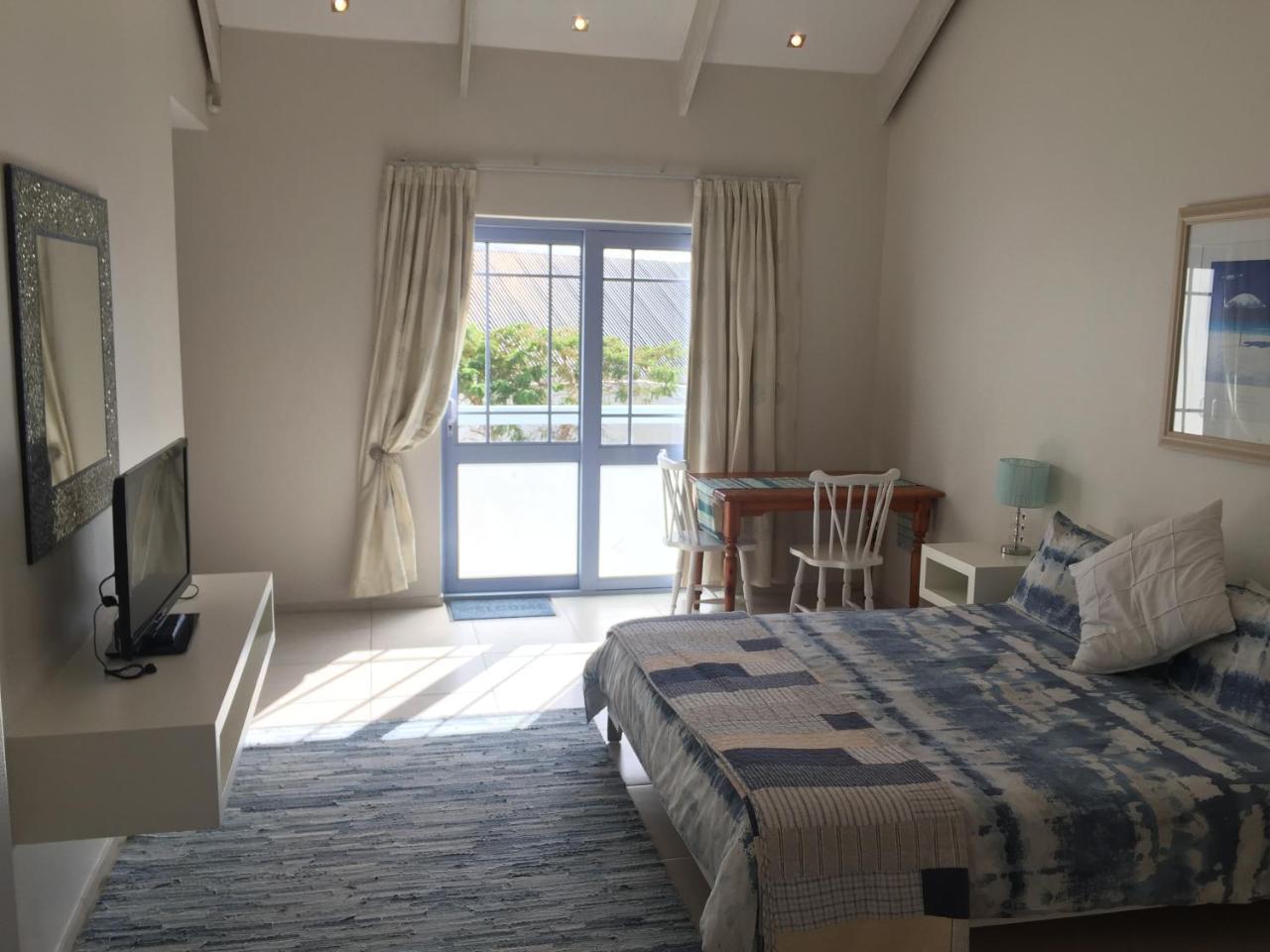 Perfect 10 - 10 To 13 Sleeper Luxury Holiday Home Breakage Deposit Of R2500 Per Weekend Lease Langebaan Ngoại thất bức ảnh